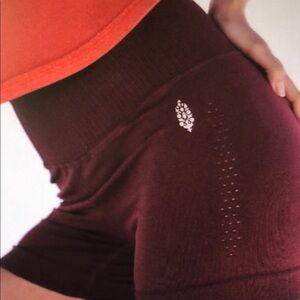High-Waist Maroon Seamless Women's Shorts